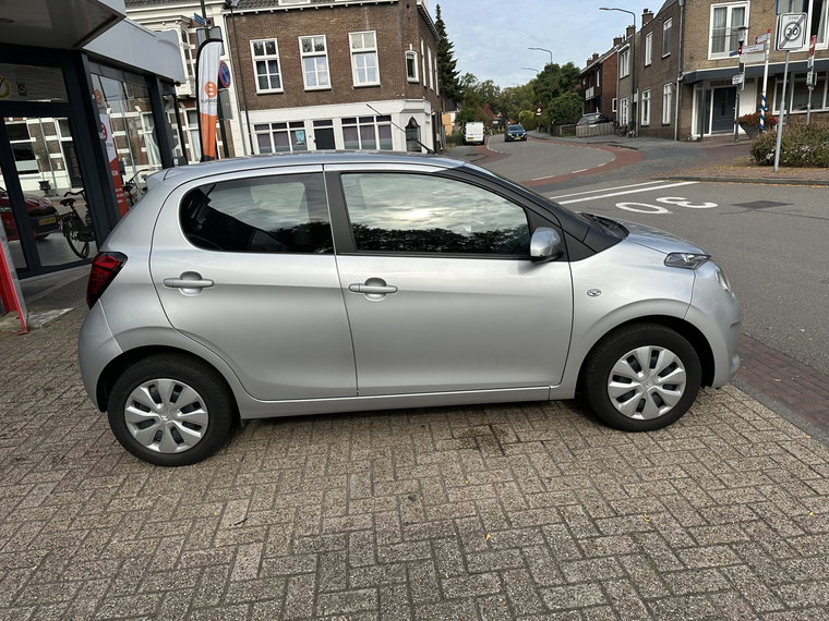 Vehicle Image 6