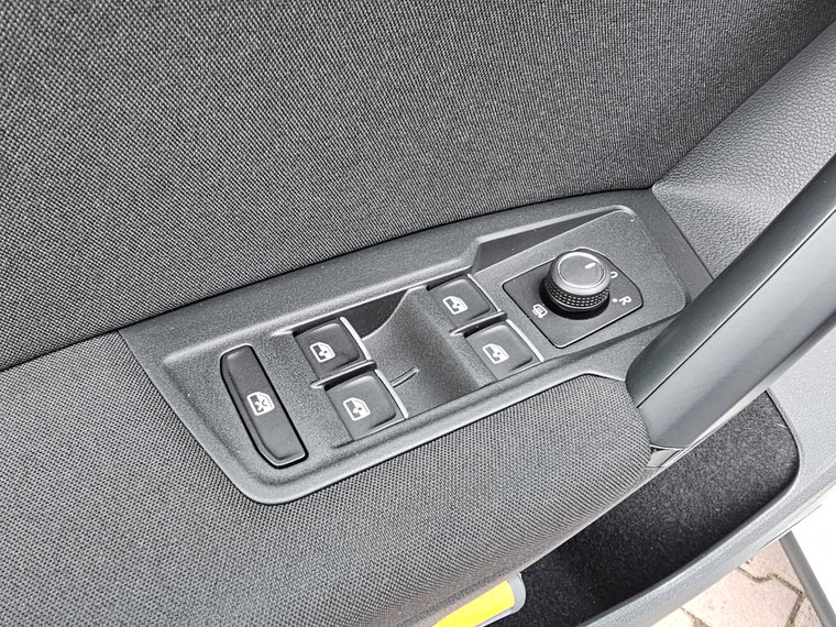 Vehicle Image 38