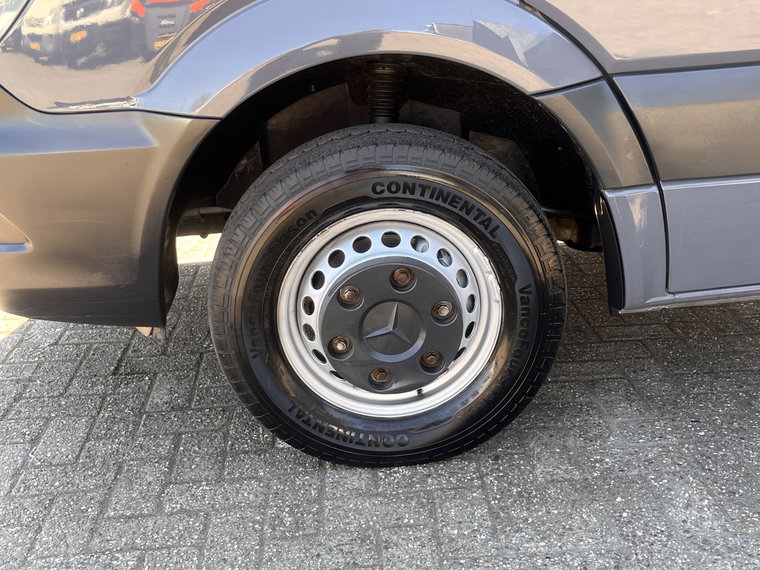 Vehicle Image 26