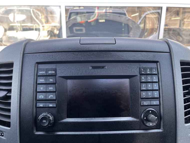 Vehicle Image 32
