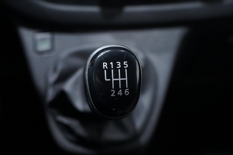 Vehicle Image 25