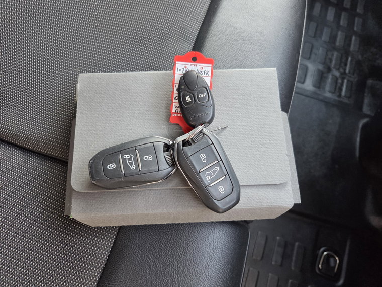 Vehicle Image 22