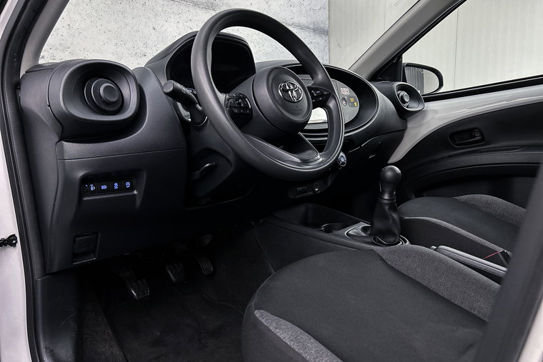 Vehicle Image 23