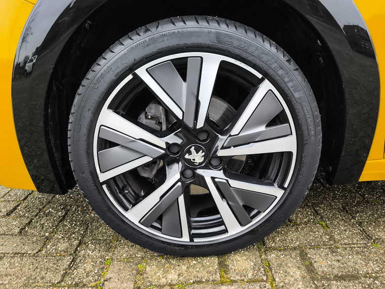 Vehicle Image 18