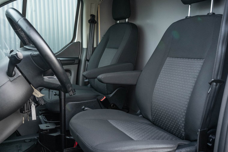 Vehicle Image 12