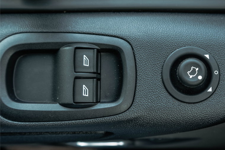 Vehicle Image 25