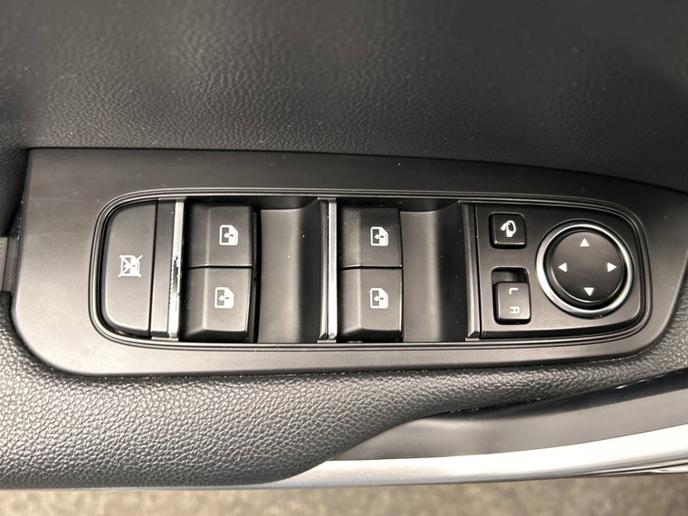 Vehicle Image 32