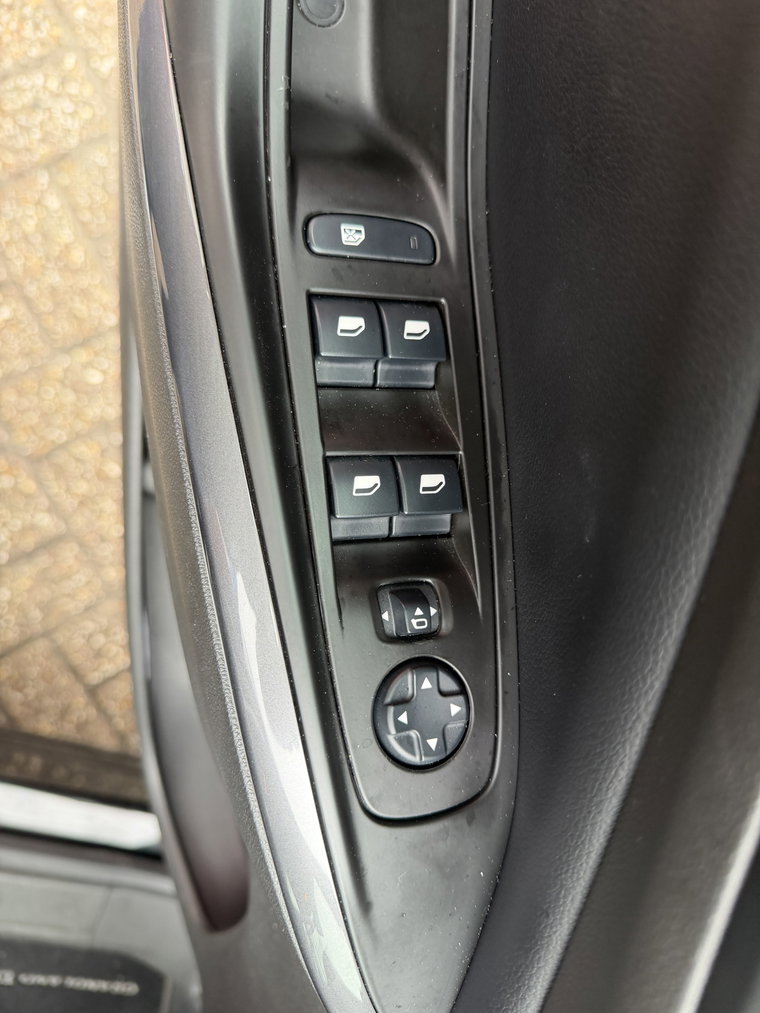 Vehicle Image 24
