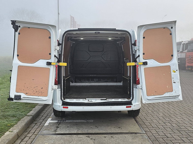 Vehicle Image 13