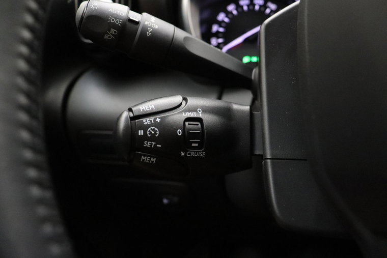 Vehicle Image 24
