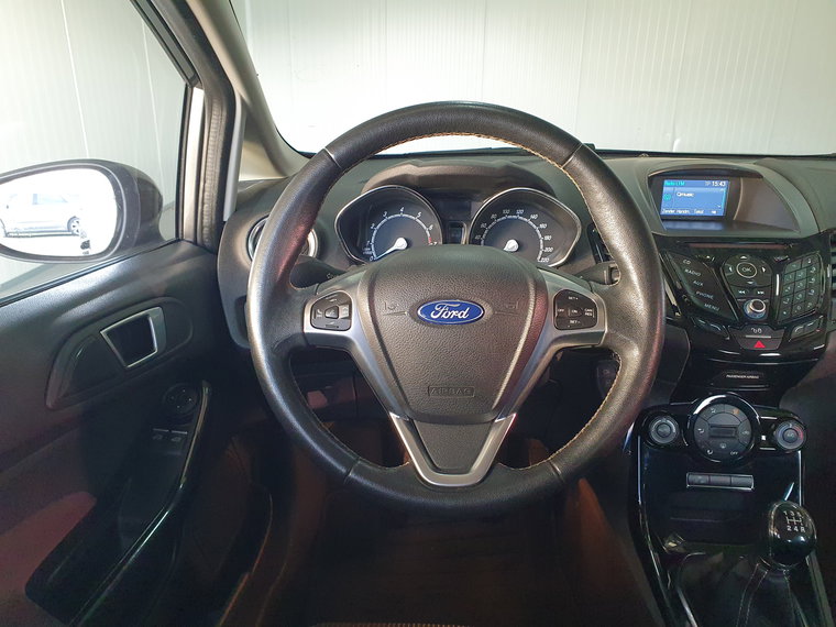 Vehicle Image 16