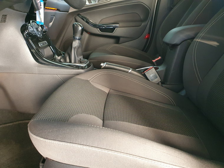 Vehicle Image 38
