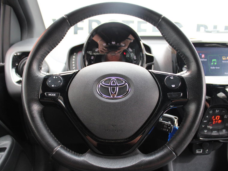 Vehicle Image 21