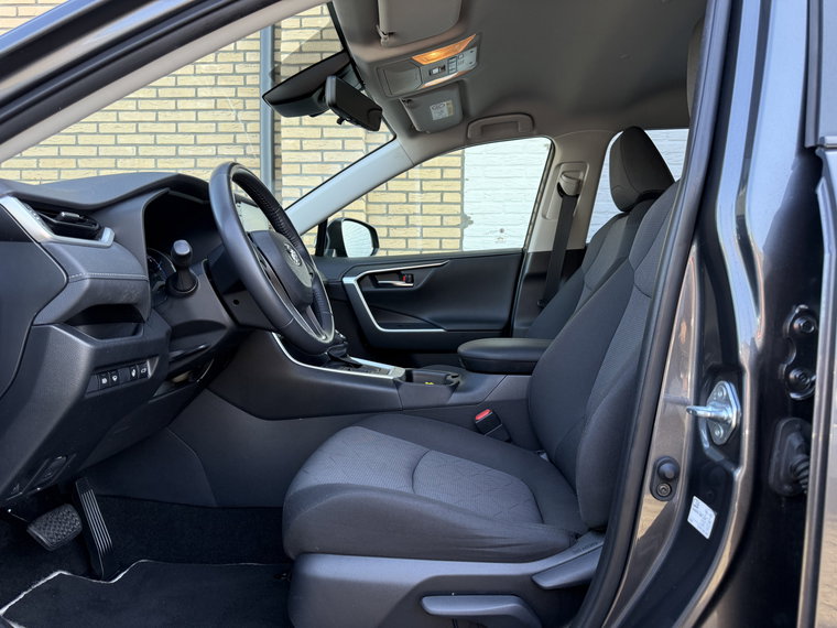 Vehicle Image 25
