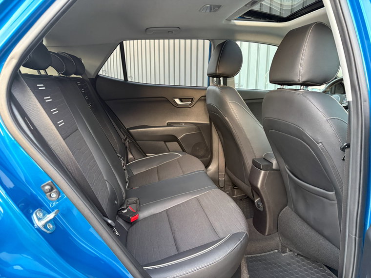 Vehicle Image 17
