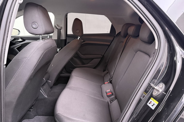 Vehicle Image 12