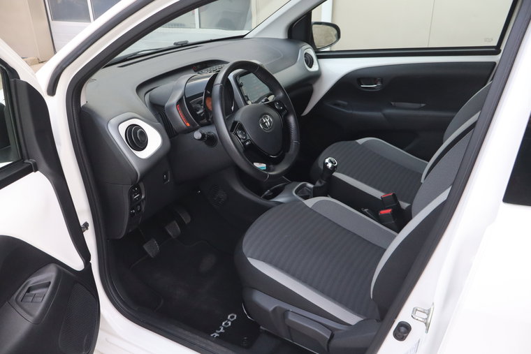 Vehicle Image 4