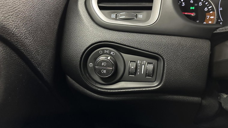 Vehicle Image 24