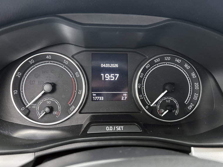 Vehicle Image 21