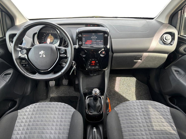 Vehicle Image 12
