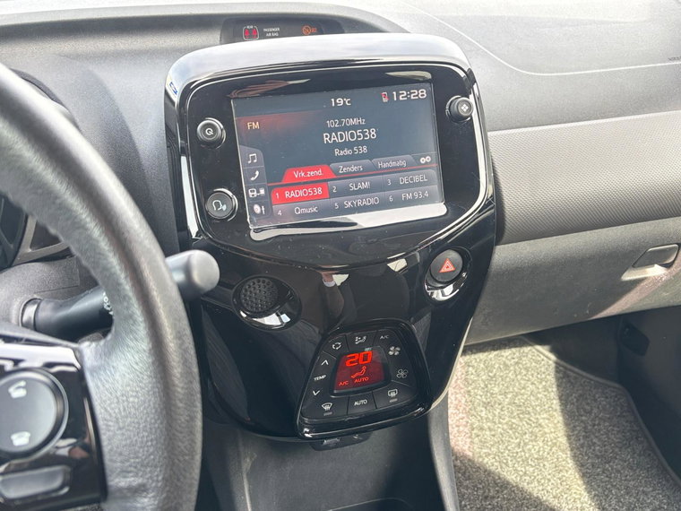 Vehicle Image 15