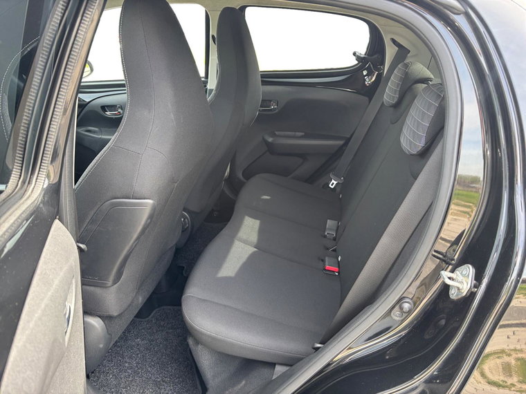 Vehicle Image 11