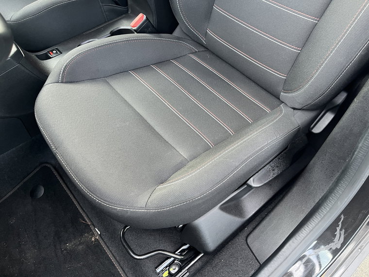 Vehicle Image 16