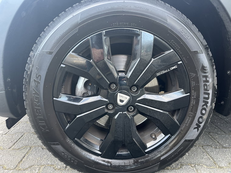 Vehicle Image 32