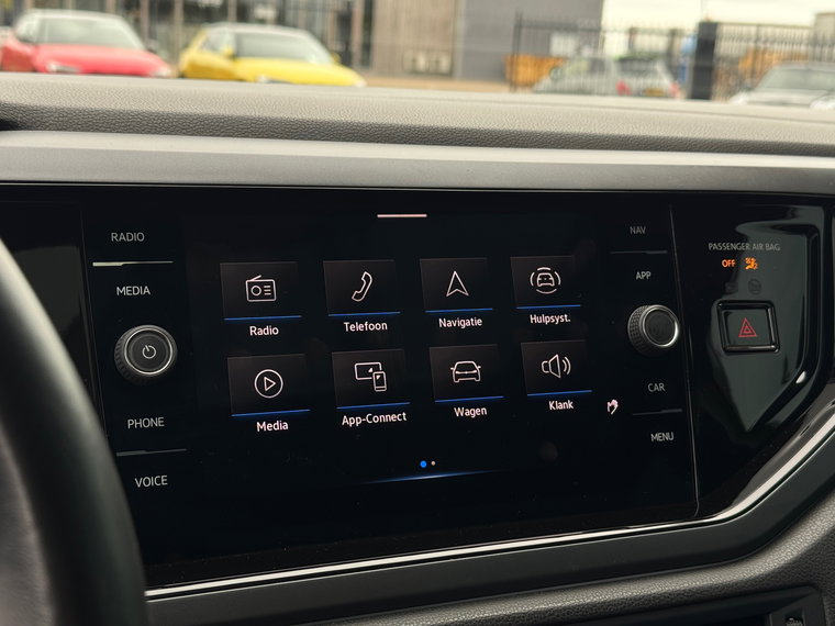 Vehicle Image 25