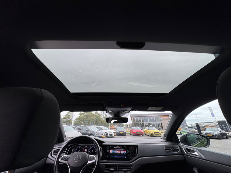 Vehicle Image 32
