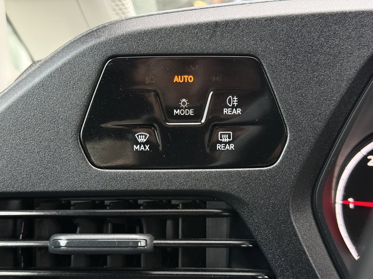 Vehicle Image 29