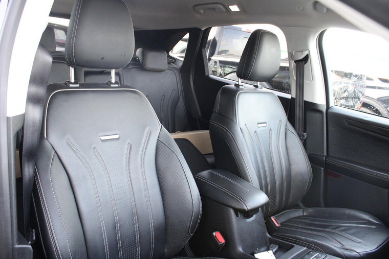 Vehicle Image 15