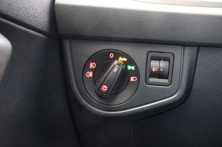 Vehicle Image 25