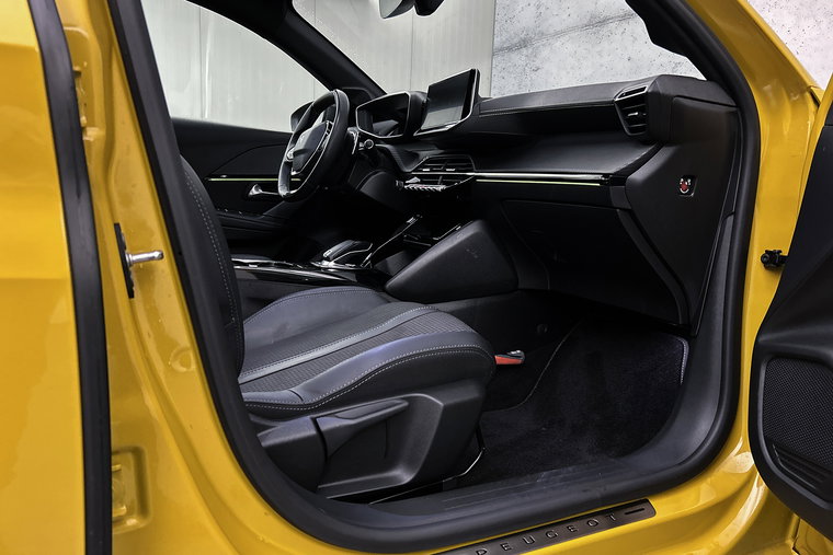 Vehicle Image 32