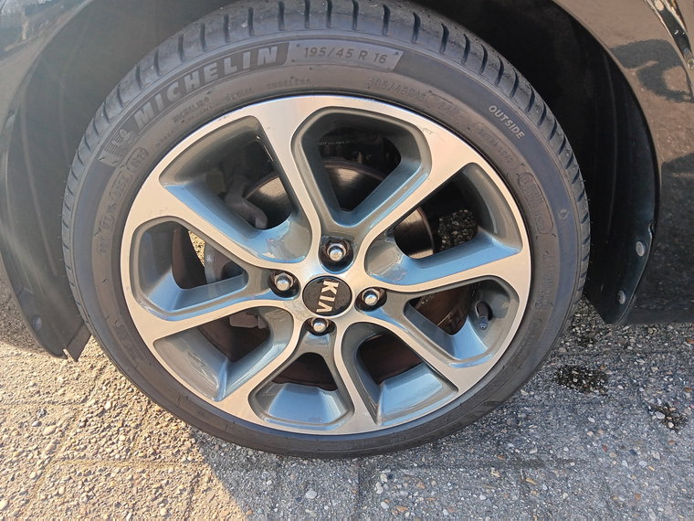 Vehicle Image 35