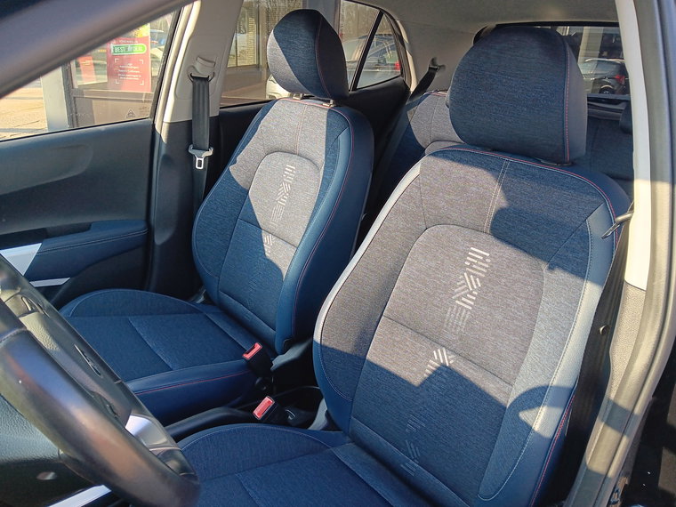 Vehicle Image 36