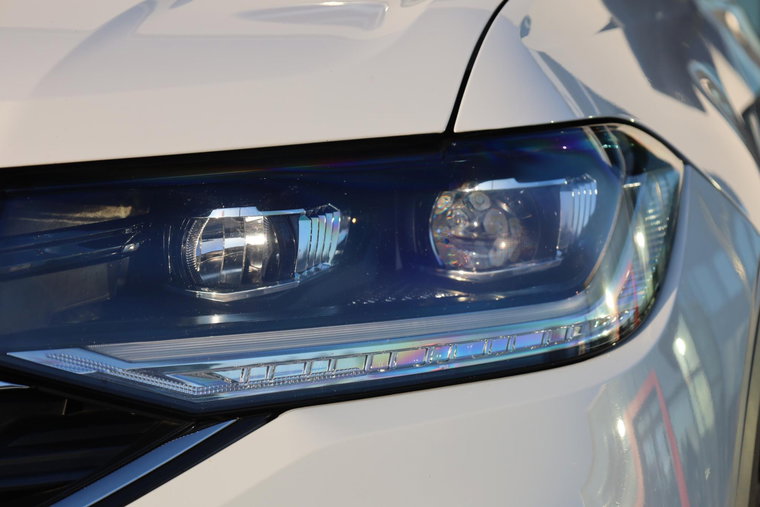 Vehicle Image 9