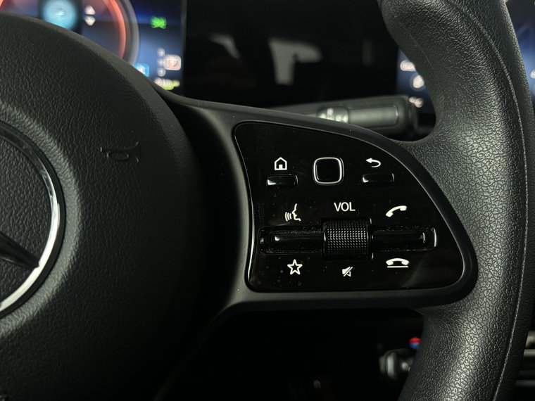 Vehicle Image 33
