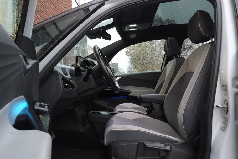 Vehicle Image 12