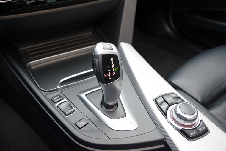 Vehicle Image 32