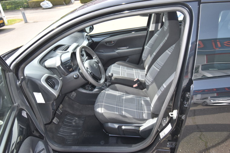 Vehicle Image 17