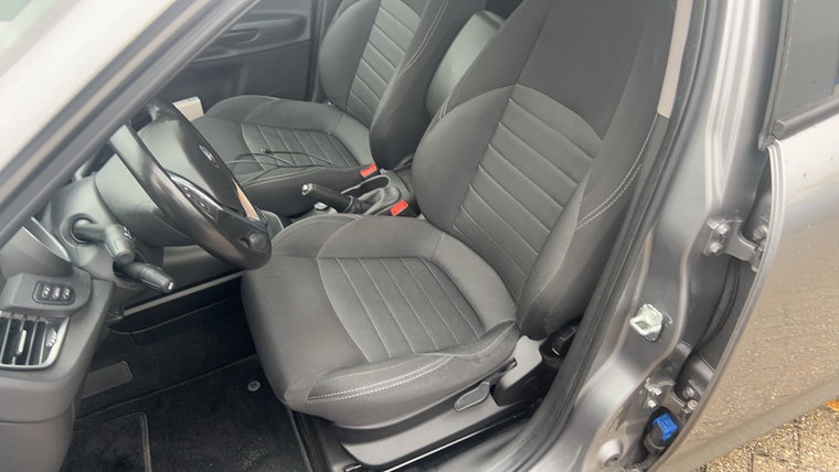 Vehicle Image 16