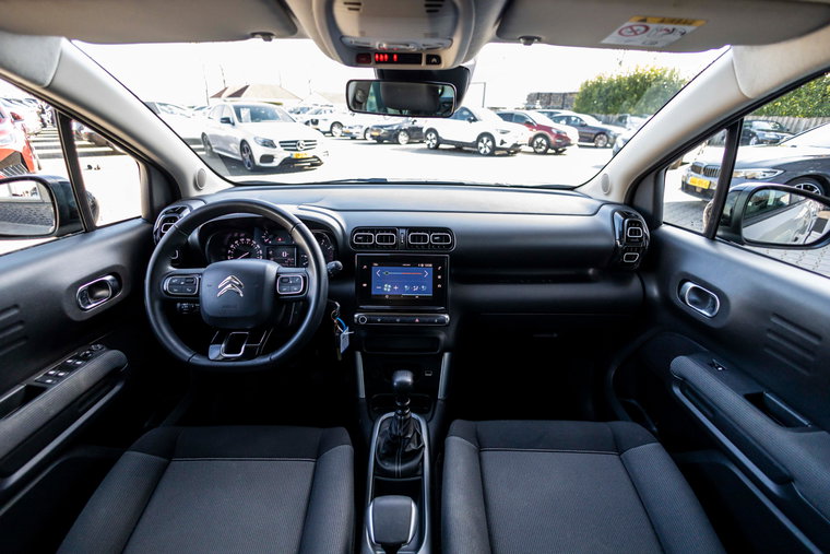 Vehicle Image 6