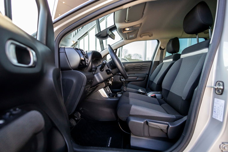 Vehicle Image 9