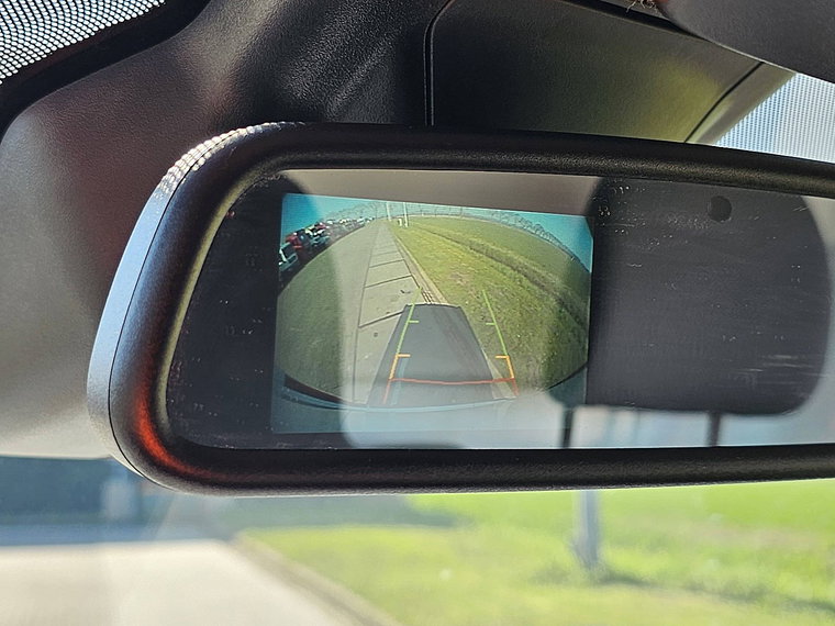 Vehicle Image 16