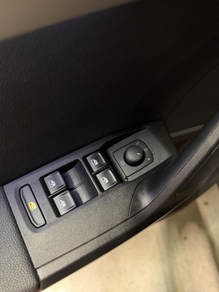 Vehicle Image 28