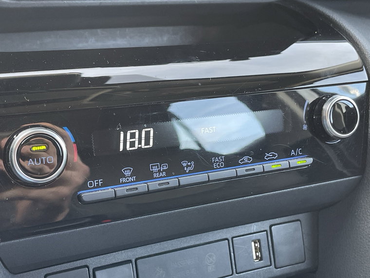 Vehicle Image 25