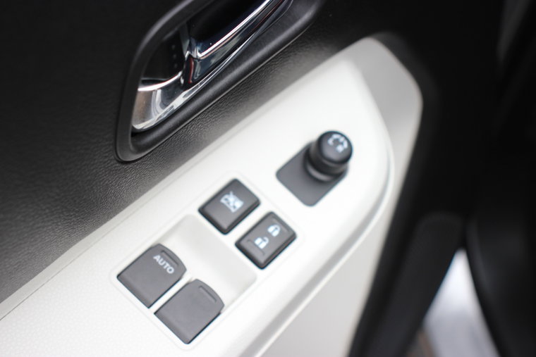 Vehicle Image 25