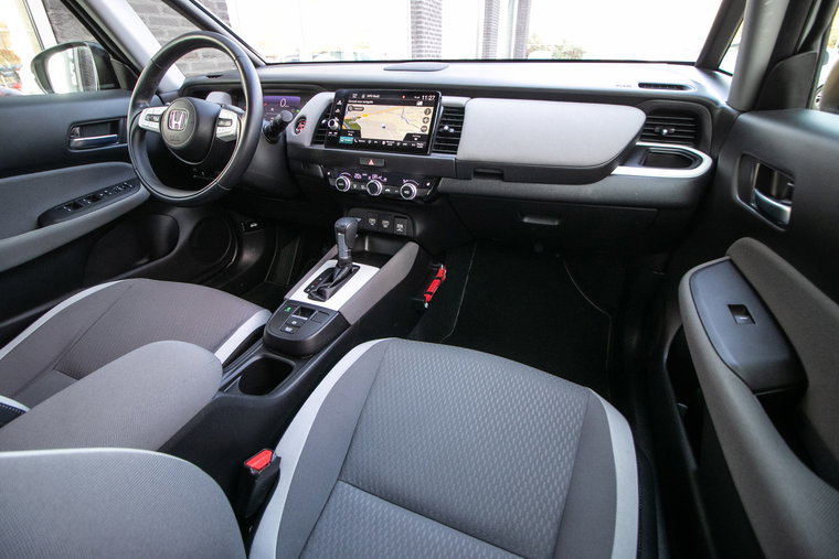 Vehicle Image 6