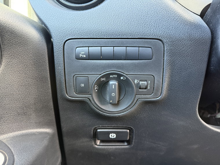 Vehicle Image 28